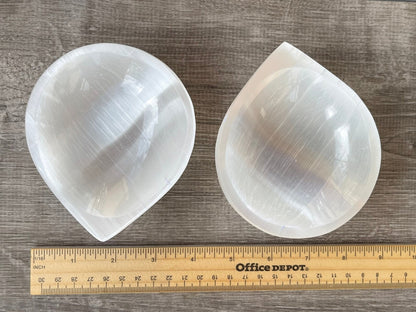 Selenite Teardrop Bowl – 4.5" White Polished Selenite Drop Dish | Crystal Cleansing, Charging & Healing Bowl