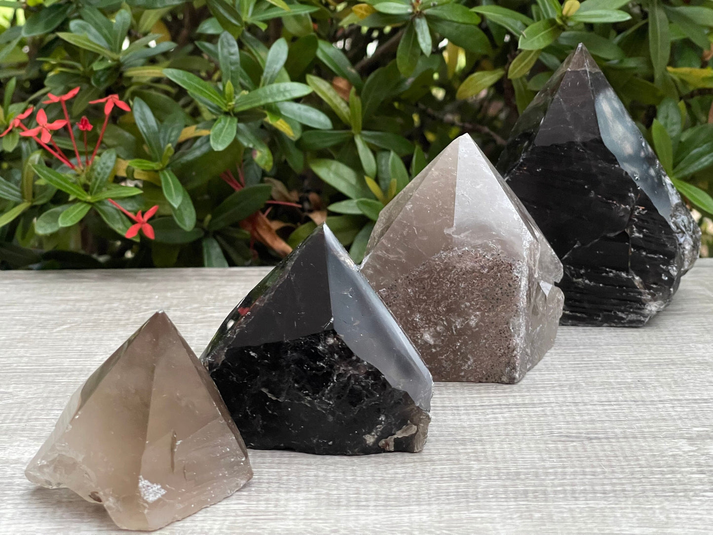 Top Polished Standing Point – Raw Cutbase Crystal Generator, Decorative Healing Stone